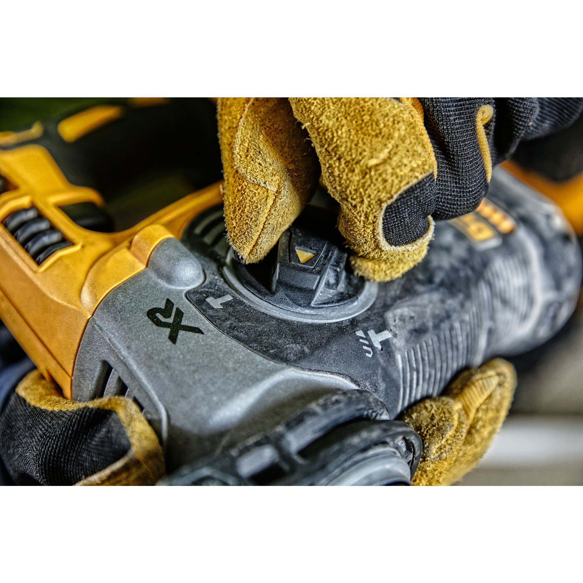 Dewalt 18v best sale sds kit