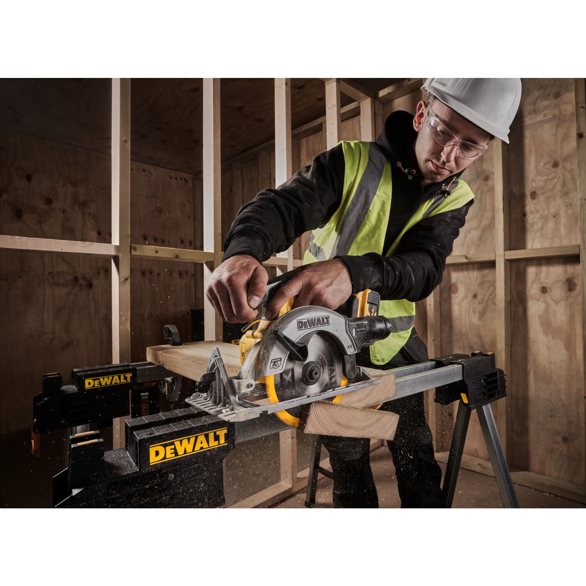 Dewalt 18v circular saw best sale blade size